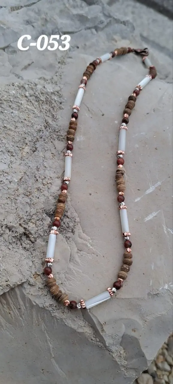 C-053 Collier Perlmutt, Stein Jaspis, Kokosholz, 46cm, Karabinerverschluss Fr.49.-