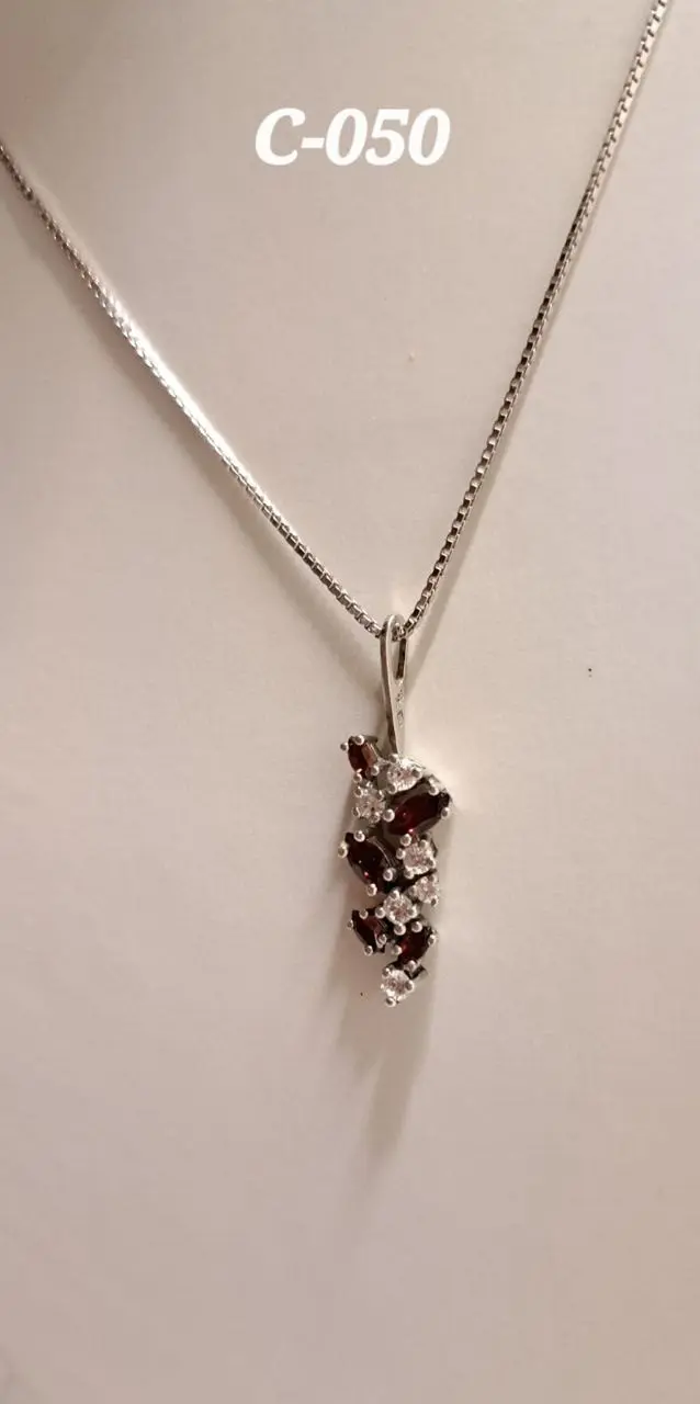 C-050 feines Collier  venezuaner Silber 925, 38cm, mit Anhänger Silber 925, Stein Granat, Zirkonia, Fr. 70.-