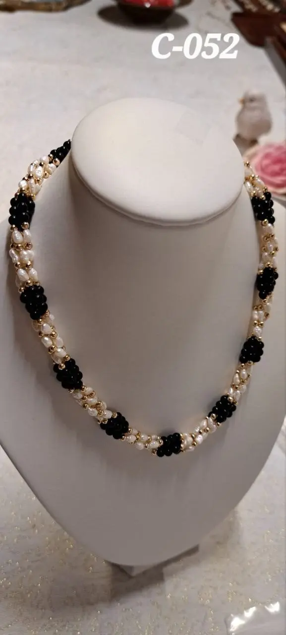 C-052 3-Reiher Collier, Keshiperlen weiss, Stein Onix, 43cm, Schnsppverschluss
Fr. 45.-