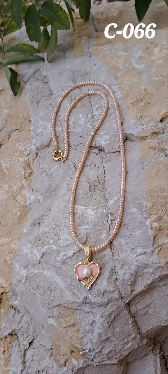 C-066 Collier feine Süsswasserperlen ca.1,5mm × 3mm, 49cm lang, abnehmbarer Anhänger Emaille mit Süsswasserperle, Fr. 18