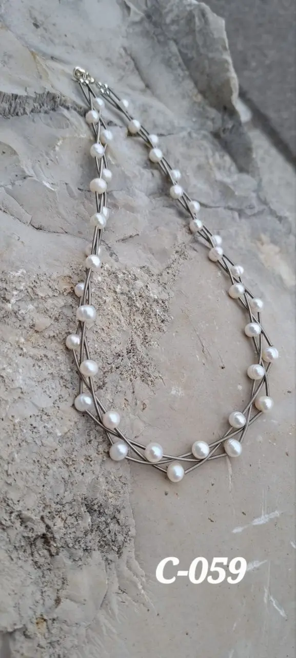 C059 Collier 3-reihig versetzt, (Süsswasserperlen genau passen fix eingesetzt, können sich beim Tragen nicht mehr ungüns