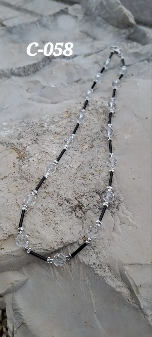 C-058 Collier, klarer geschliffener, leuchtender Kristall, 50,5cm, Karabinerverschluss Silber, Fr.180.-