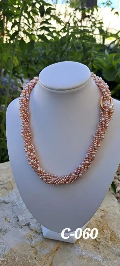 C-060 Collier Süsswasserperlen, Wassertropfendesign,sehr feines Schweizerhandwerk, können vielseitig getragen werden, Kl